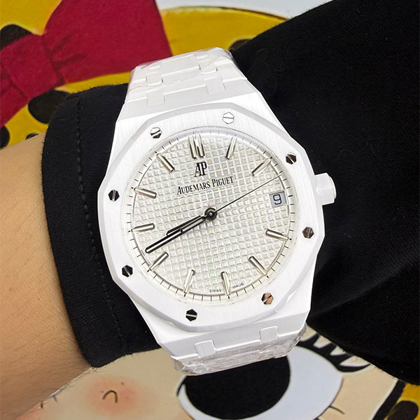 【ZF工場】オーデマピゲロイヤルオーク コピー時計 15500 Replica White 目玉商品